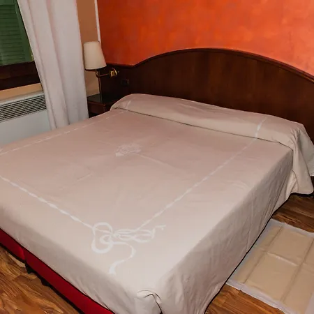 Daunia Hotell Modena