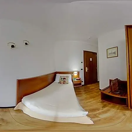 Hotel Daunia 3*